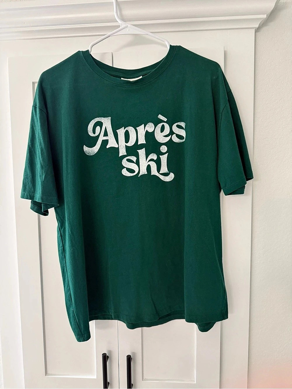 Universal Thread Apres Ski Graphic T-Shirt Green Medium